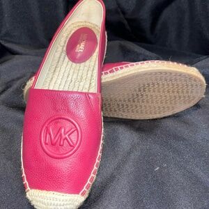 Micheal kors size 6 slip one